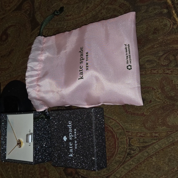 Kate Spade NWT Cubic Zirconia Gold Heart Necklace with Pink Pouch Retail $78 - Picture 4 of 6